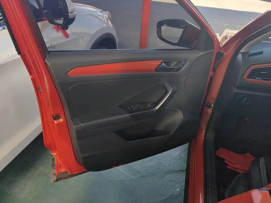 Volkswagen T-Roc — миниатюра 7