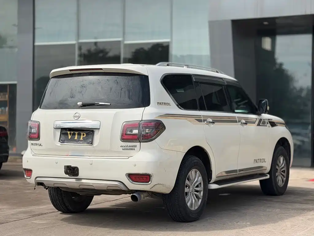 Nissan Patrol — миниатюра 6