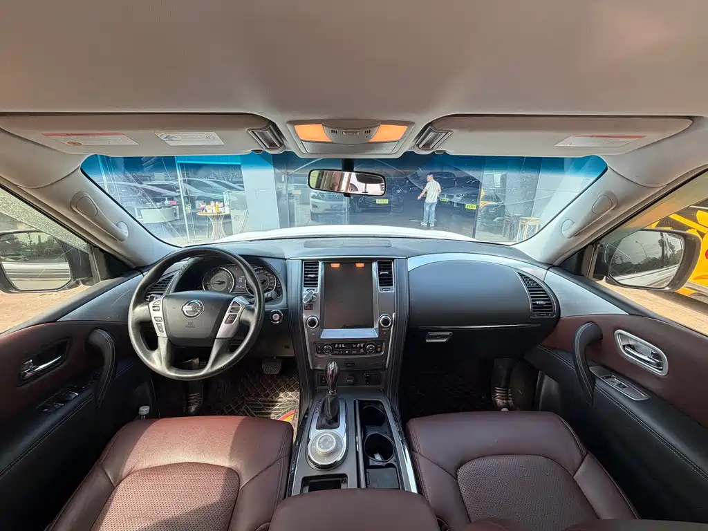 Nissan Patrol — миниатюра 9