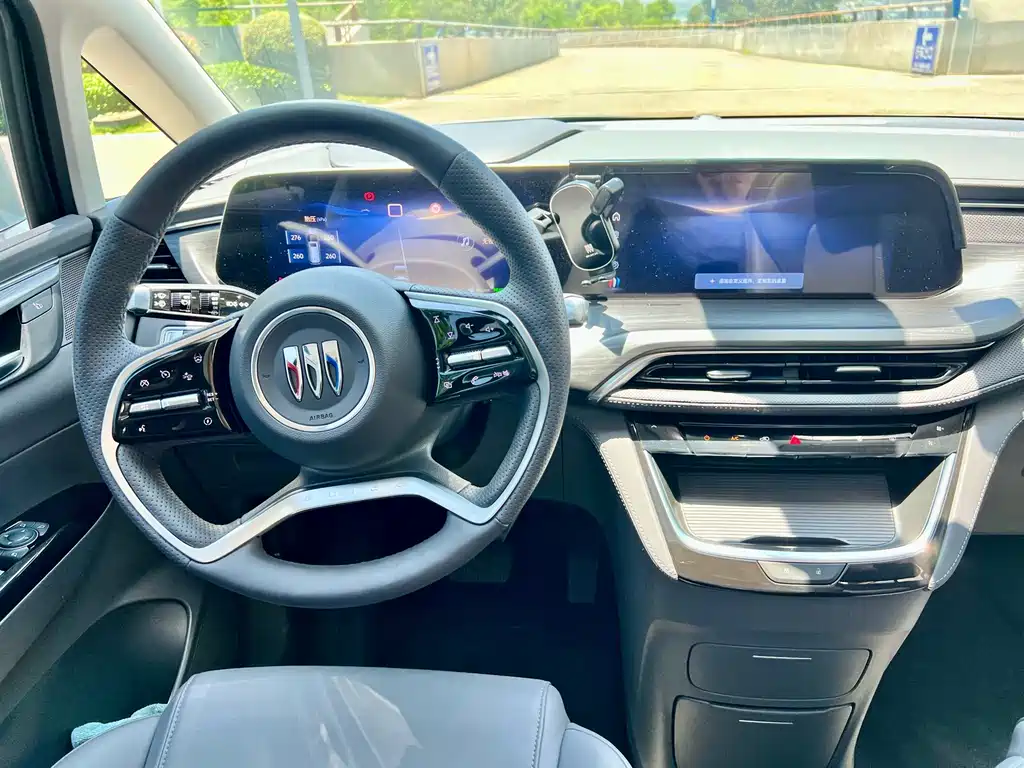 Buick GL8 Hybrid — миниатюра 11