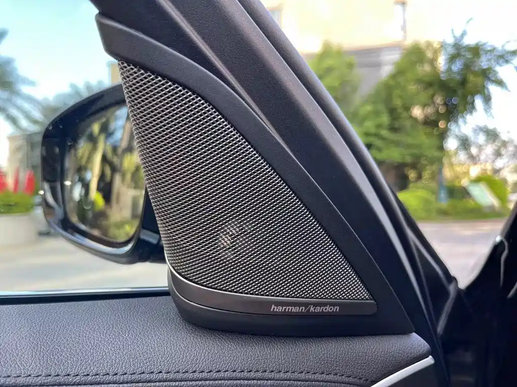 BMW 5 Series — миниатюра 8