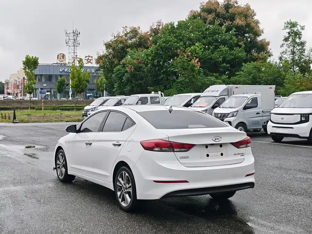 Hyundai Elantra — миниатюра 6