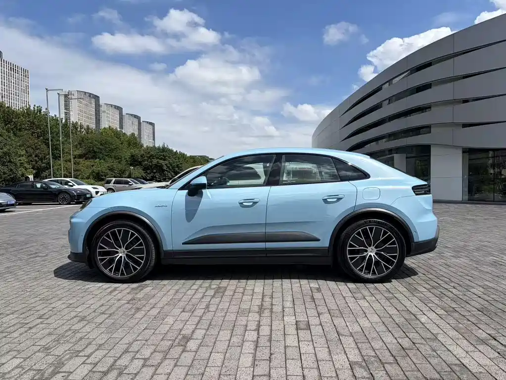 Porsche Macan EV — миниатюра 6