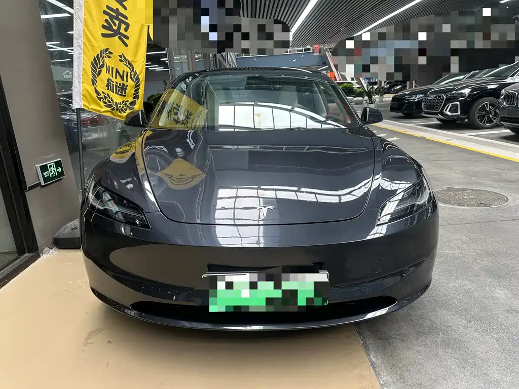 Tesla Model 3 — миниатюра 2