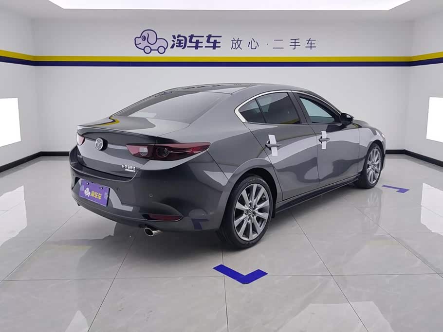 Mazda Mazda3 Axela 2.0 л 2025 г. Серебристо-серый, пробег 36000 км
