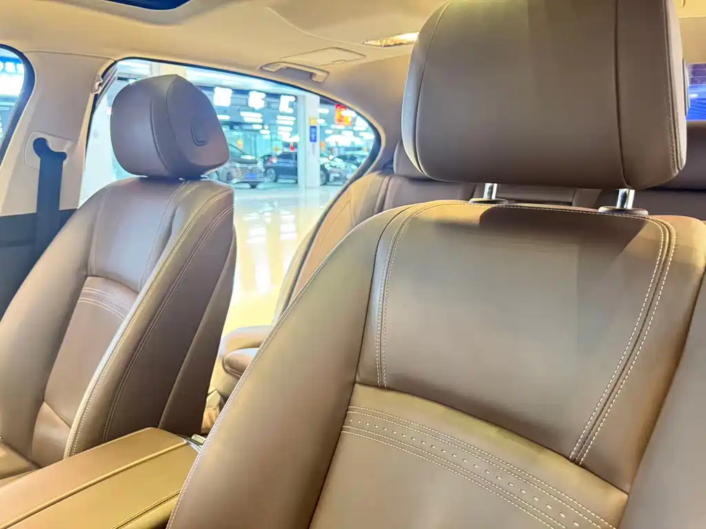 BMW 5 Series — миниатюра 9