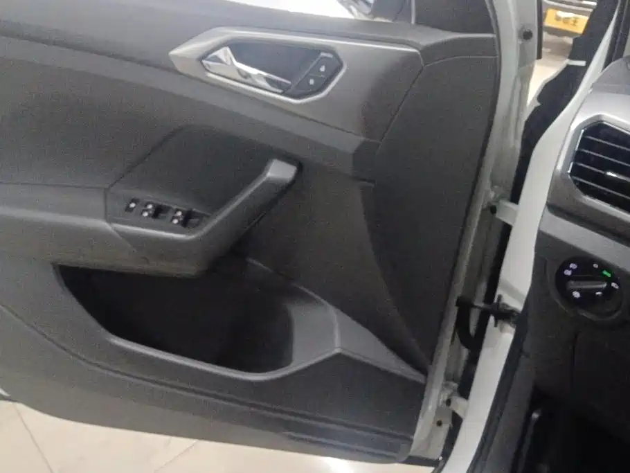 Volkswagen T-Cross — миниатюра 7