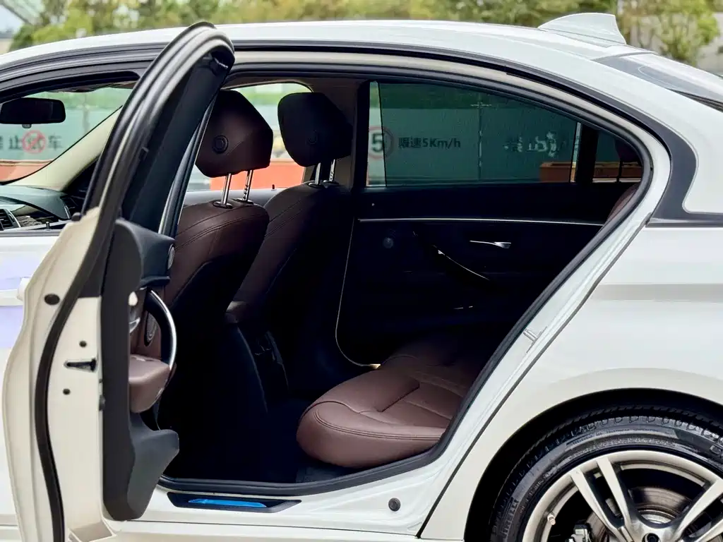 BMW 3 Series — миниатюра 6