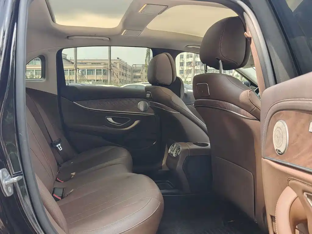 Mercedes-Benz E-Class — миниатюра 6