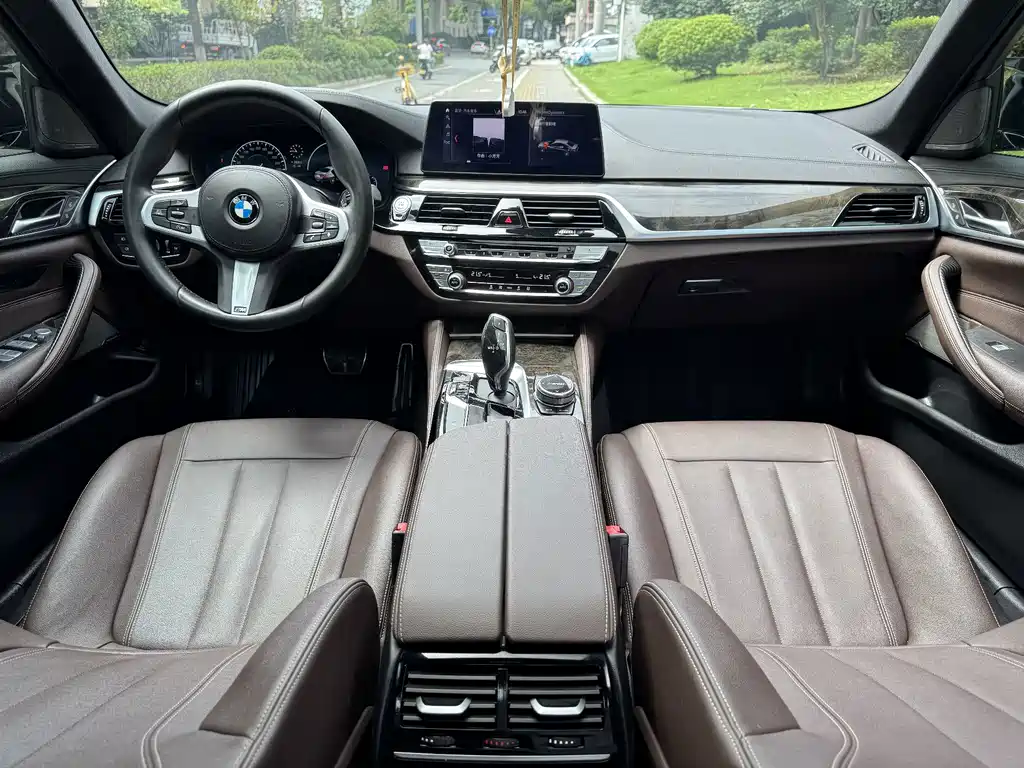 BMW 5 Series — миниатюра 7