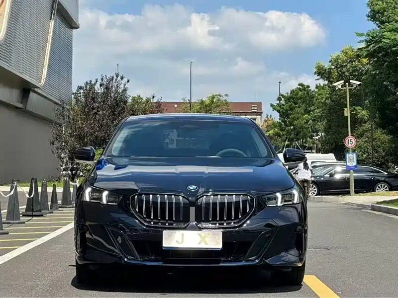 BMW 5 Series — миниатюра 2
