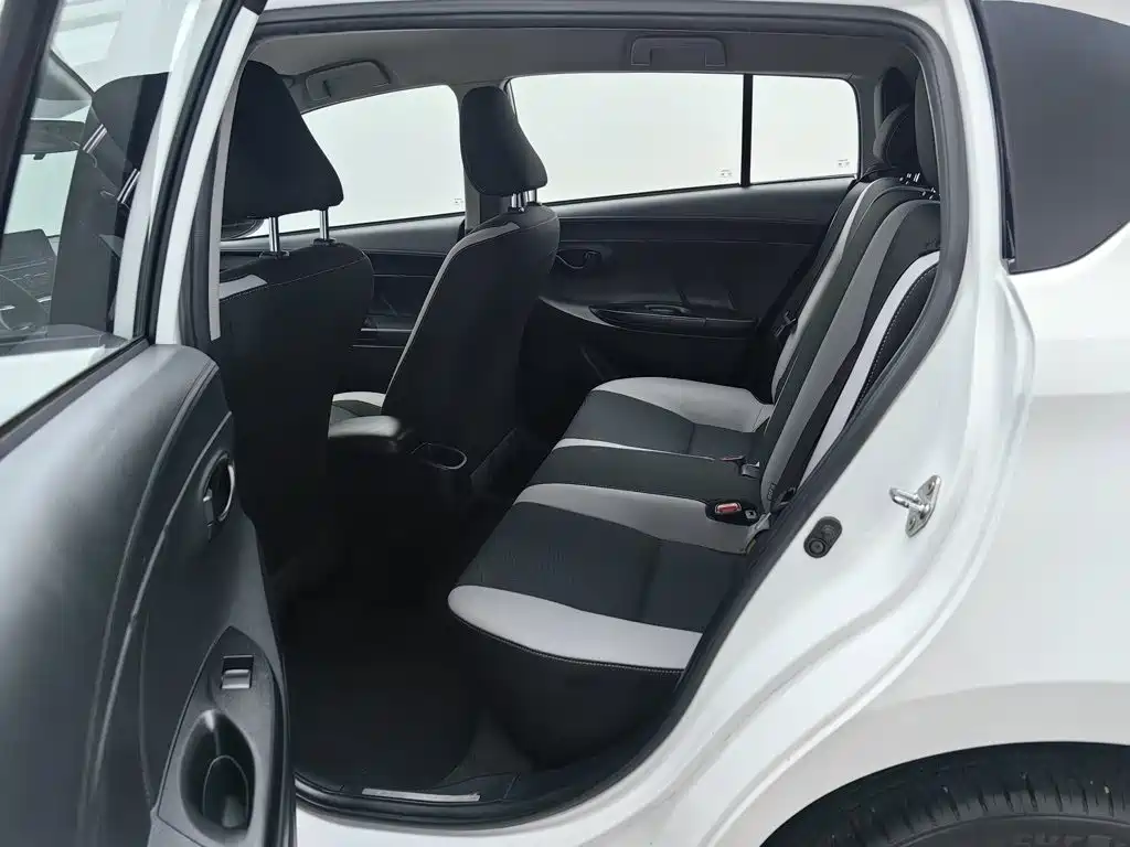 Toyota Yaris L — миниатюра 15