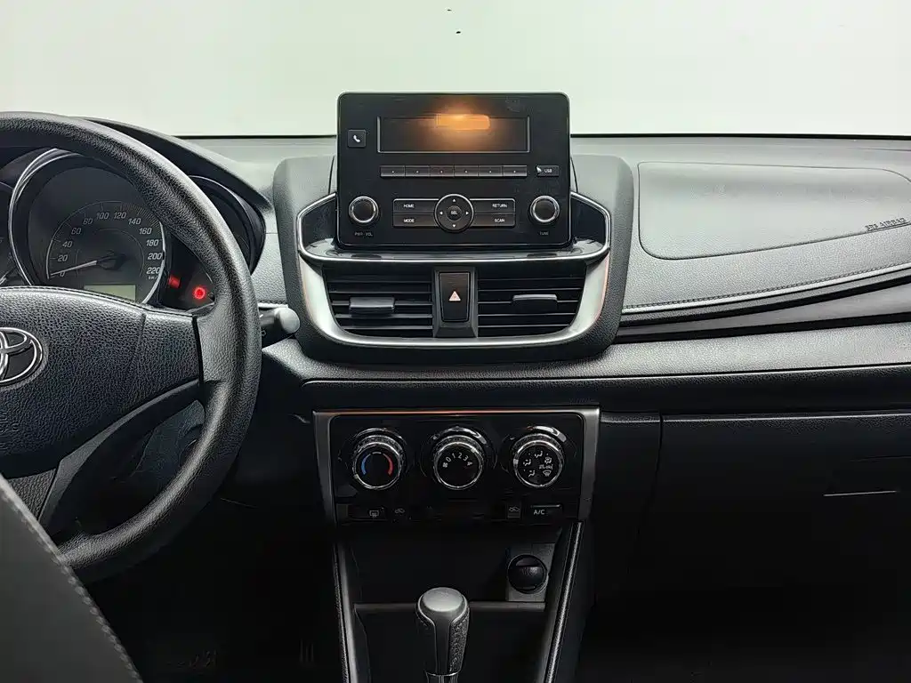 Toyota Yaris L — миниатюра 12