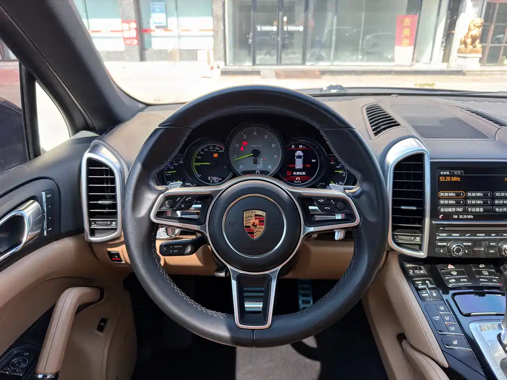 Porsche Cayenne Hybrid — миниатюра 7