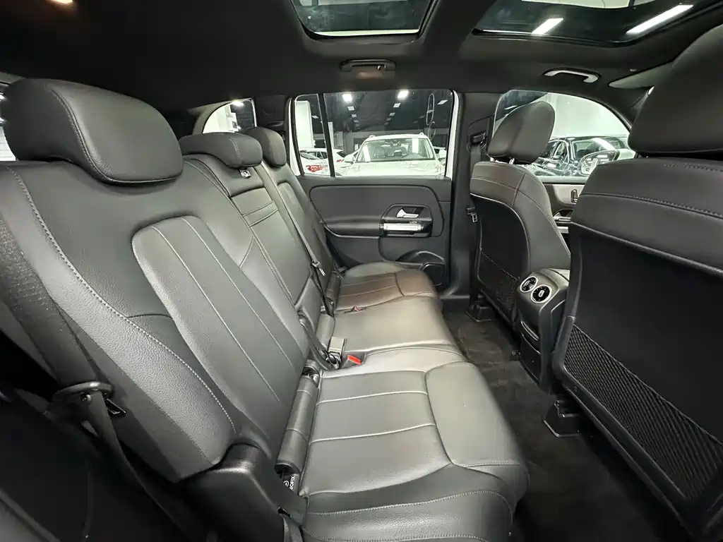Mercedes-Benz GLB — миниатюра 16