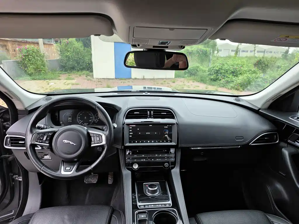 Jaguar F-PACE — миниатюра 15
