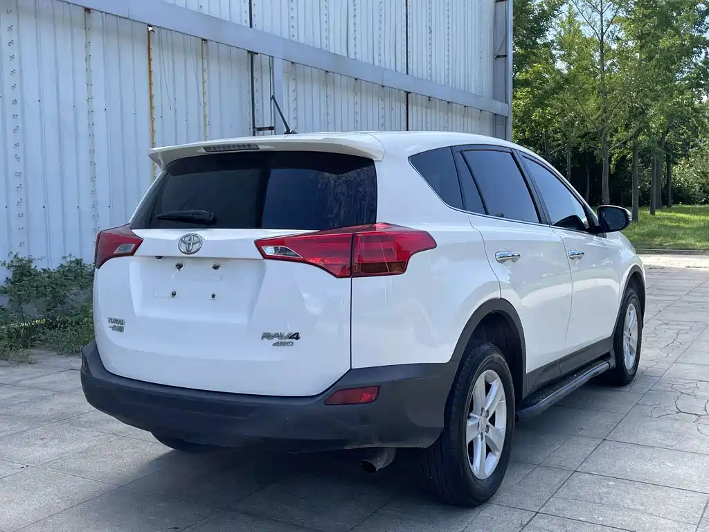 Toyota RAV4 — миниатюра 6