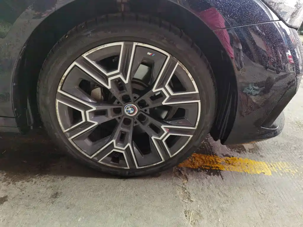 BMW 5 Series — миниатюра 24