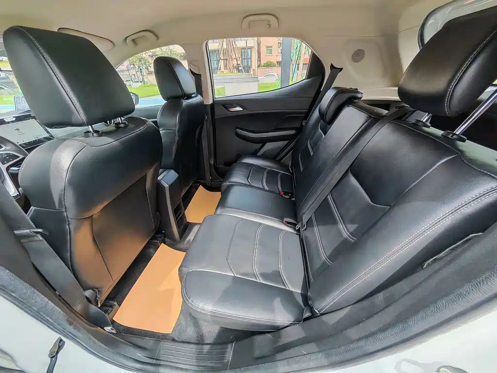 BYD Yuan EV — миниатюра 18