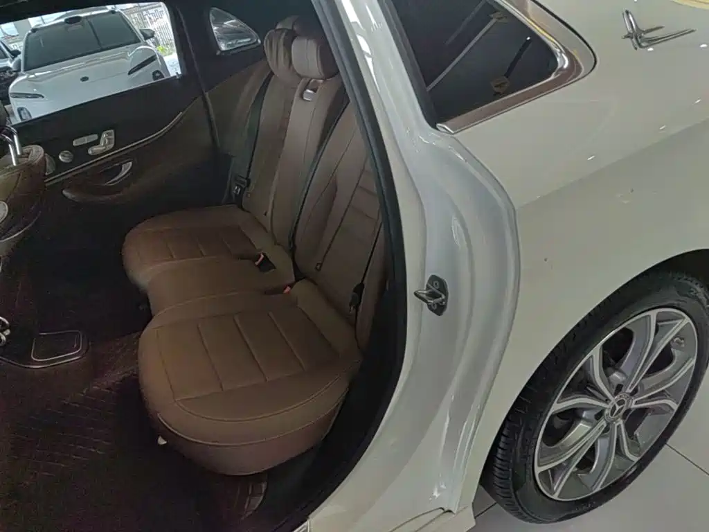 Mercedes-Benz E-Class 2023 — фото 16