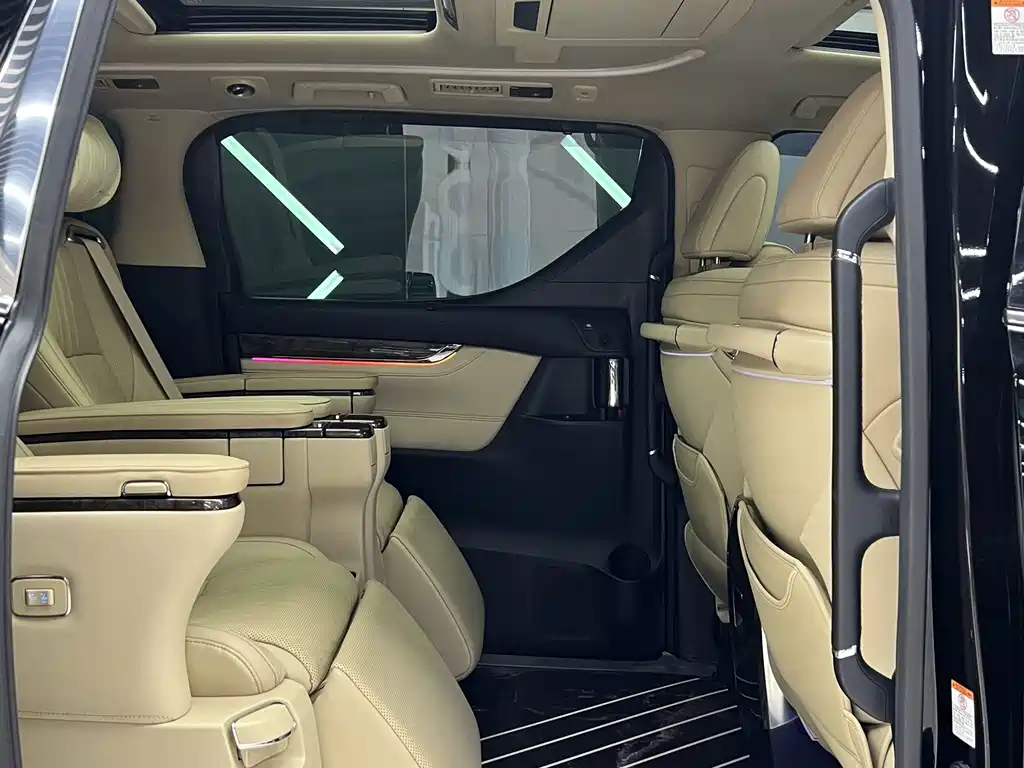 Toyota Vellfire — миниатюра 16