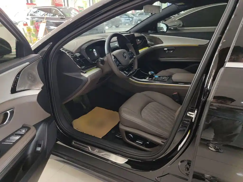 BYD Han — миниатюра 16