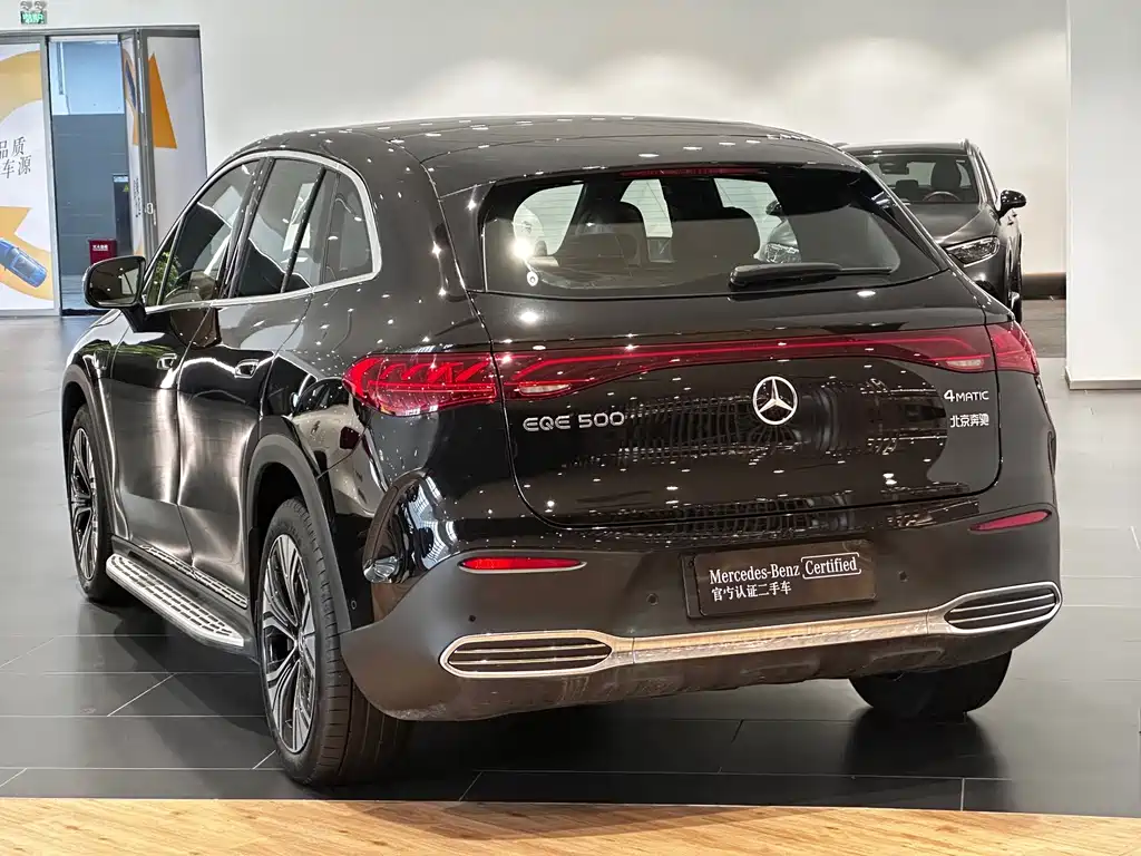 Mercedes-Benz EQE SUV — миниатюра 5