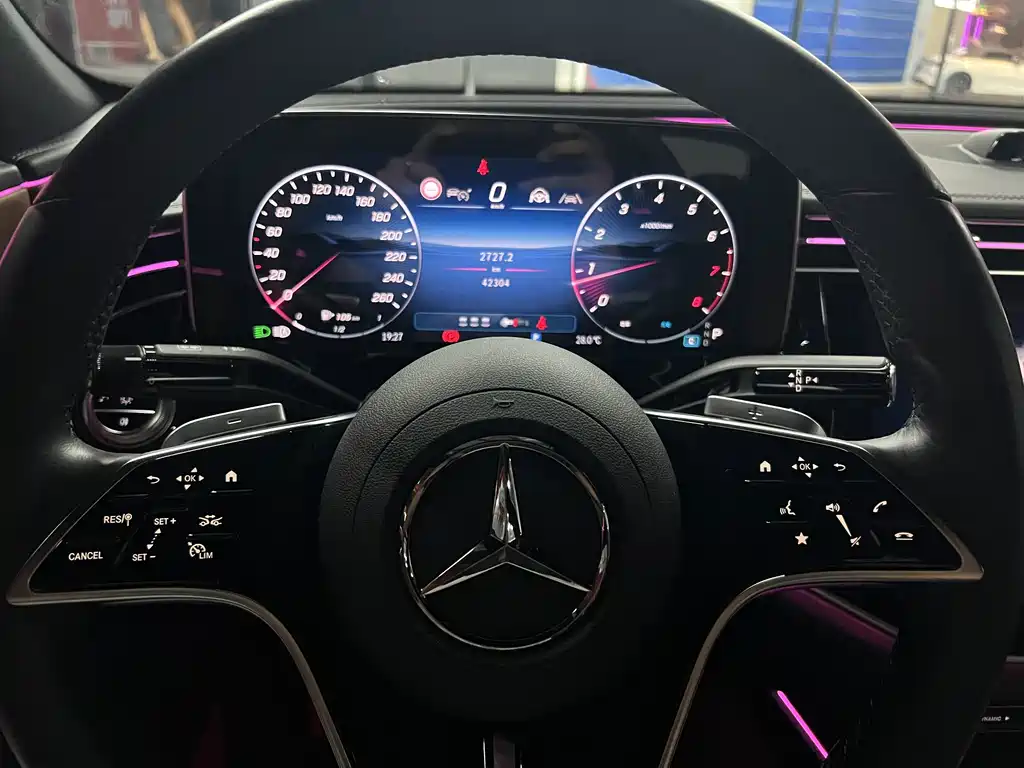 Mercedes-Benz E-Class — миниатюра 7