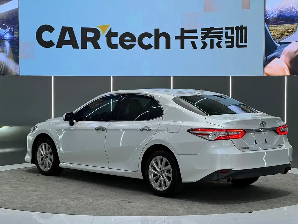 Toyota Camry — миниатюра 13