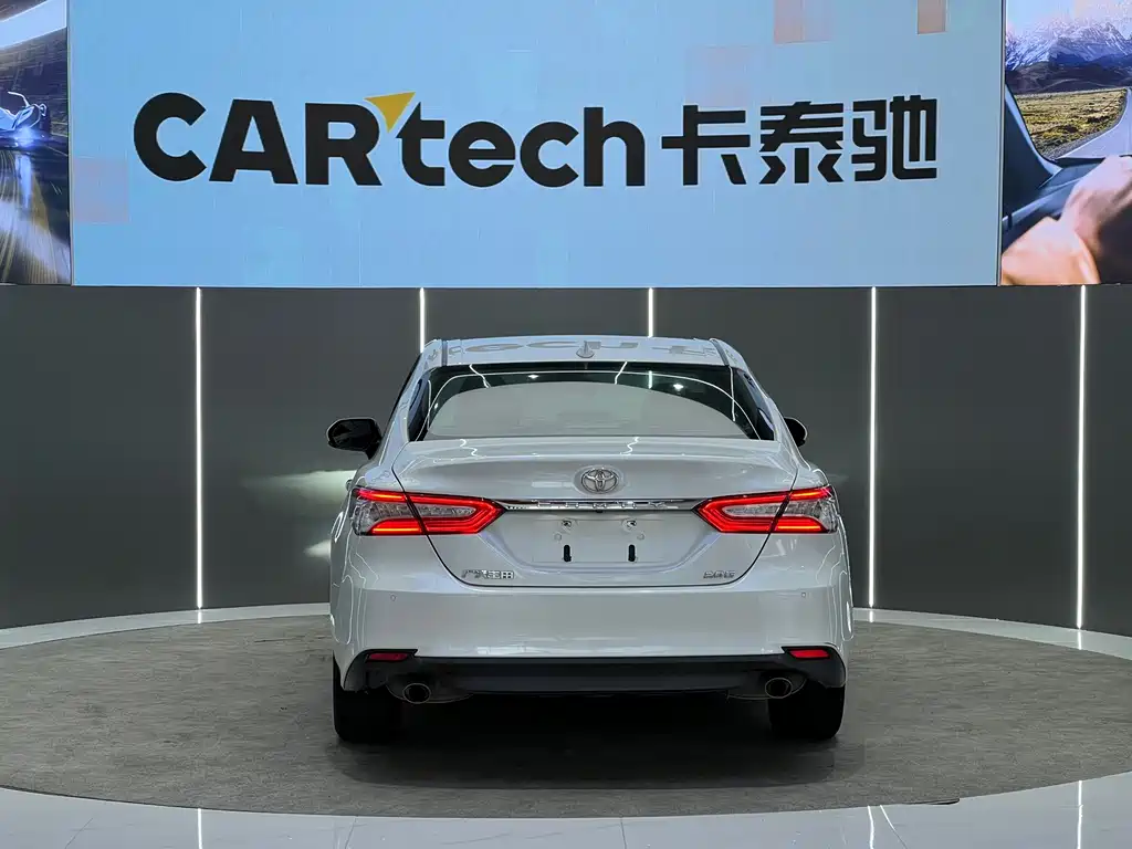 Toyota Camry — миниатюра 12