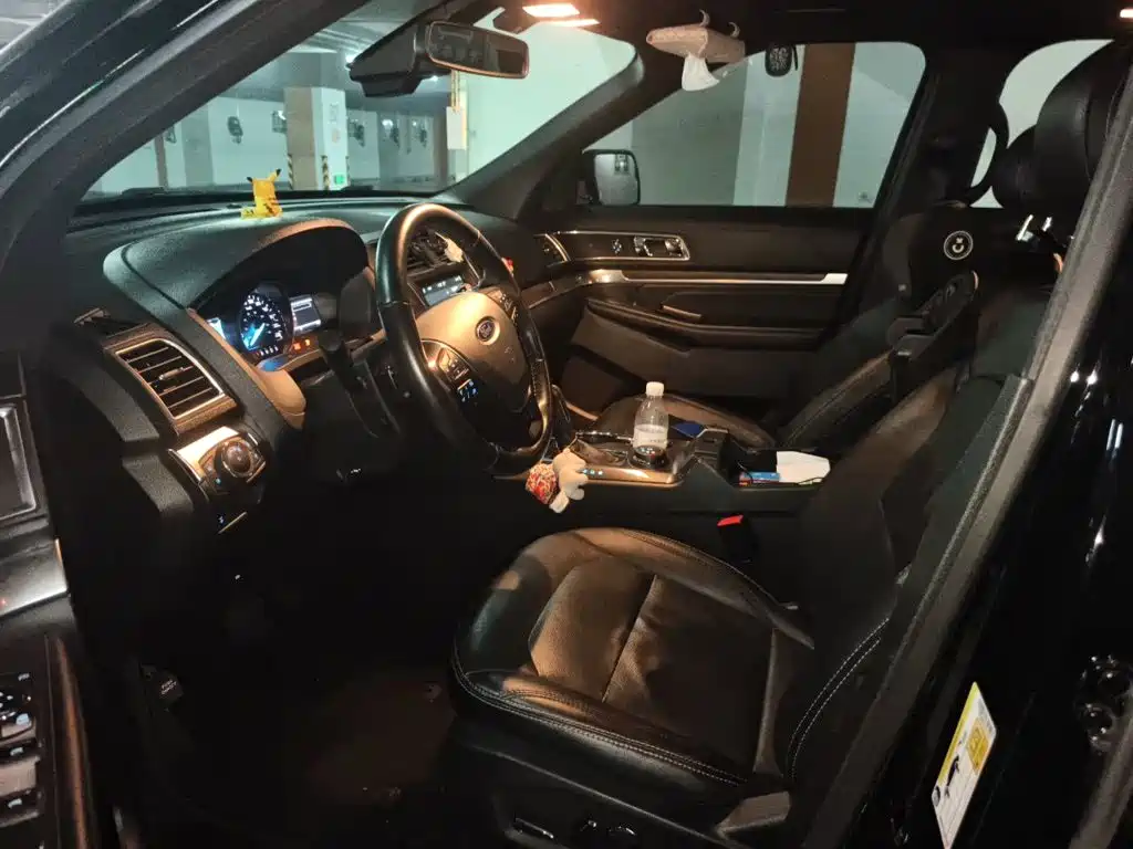 Ford Explorer (Import) — миниатюра 8