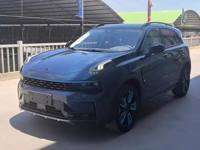 2022 Lynk & Co 01