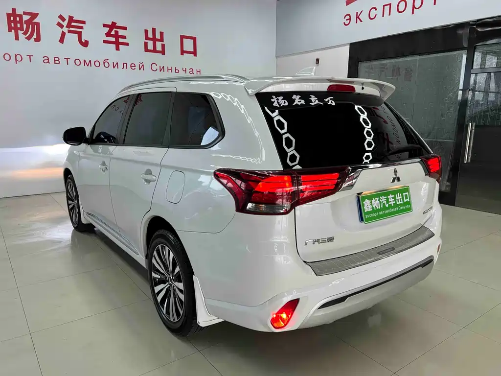 MITSUBISHI OUTLANDER