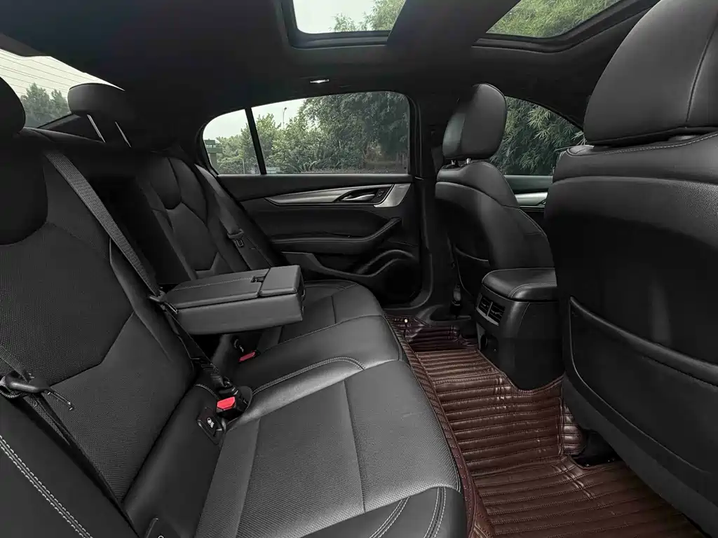 Cadillac CT5 — миниатюра 6