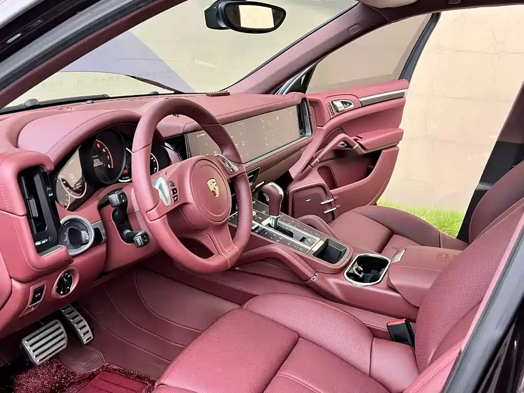 Porsche Cayenne — миниатюра 7