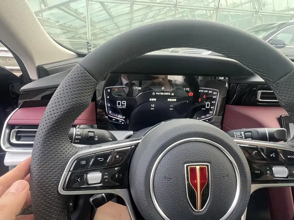 Hongqi H5 PHEV 2025 130
