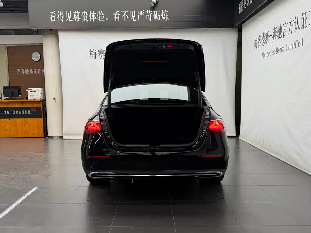 Mercedes-Benz E-Class — миниатюра 6