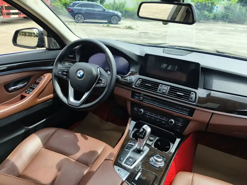 BMW 5 Series — миниатюра 13