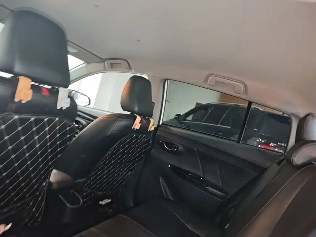 Toyota Yaris L — миниатюра 18