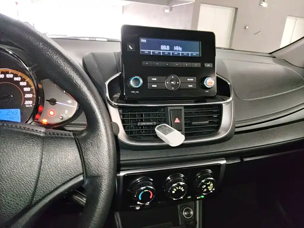 Toyota Yaris L — миниатюра 13