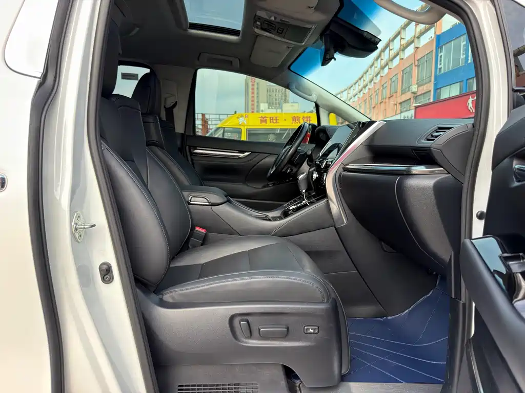 Toyota Vellfire — миниатюра 11