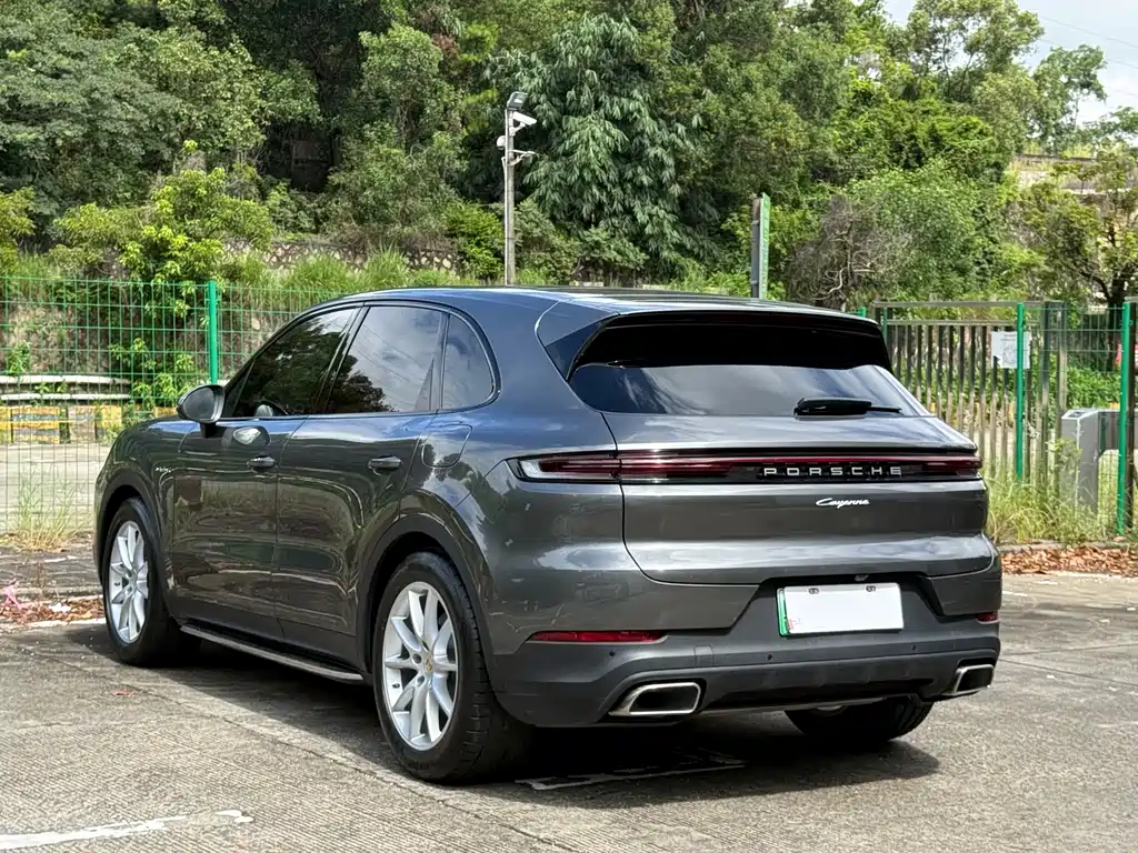 Porsche Cayenne Hybrid — миниатюра 10