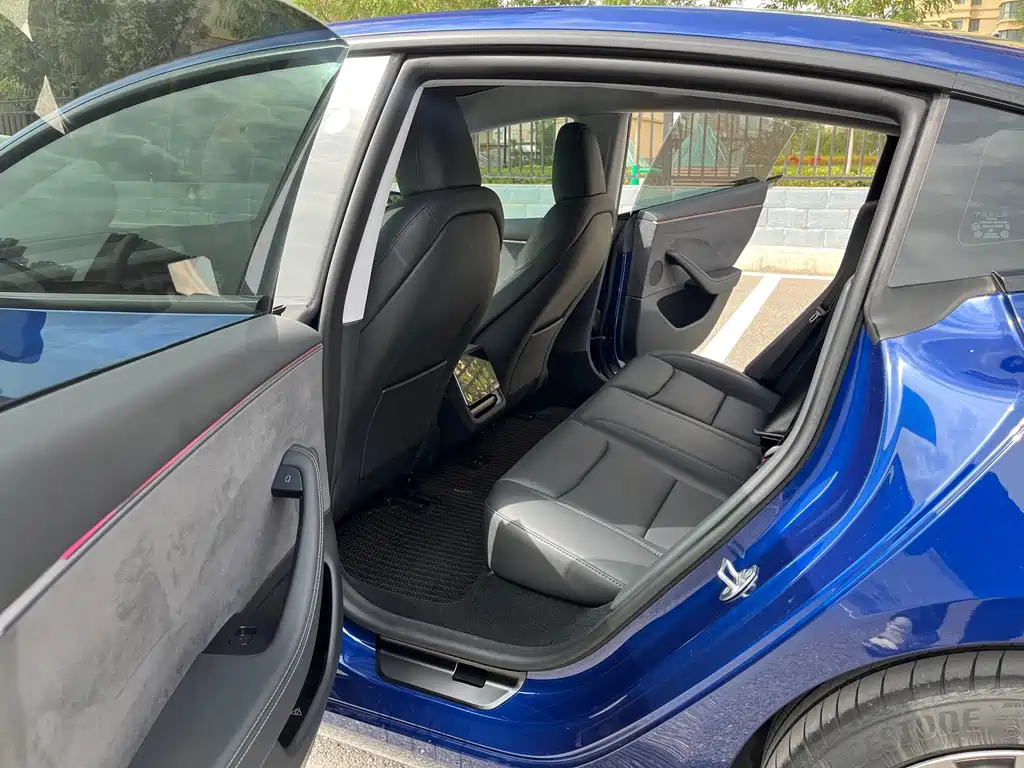 Tesla Model 3 — миниатюра 6