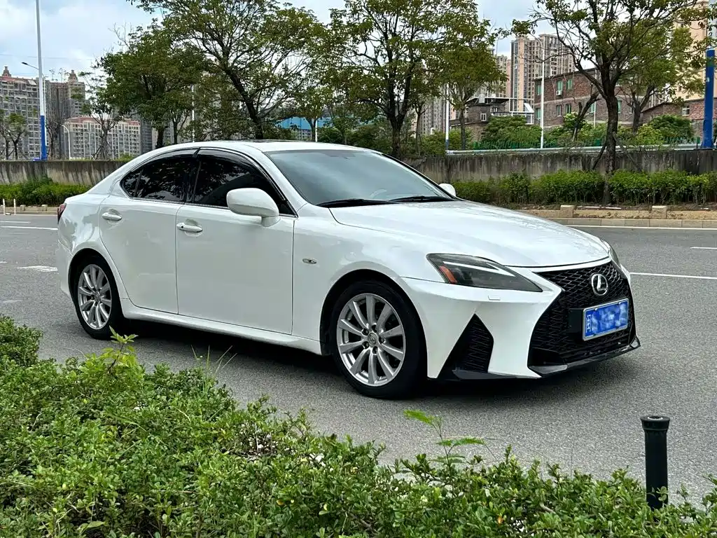 Lexus IS — миниатюра 3