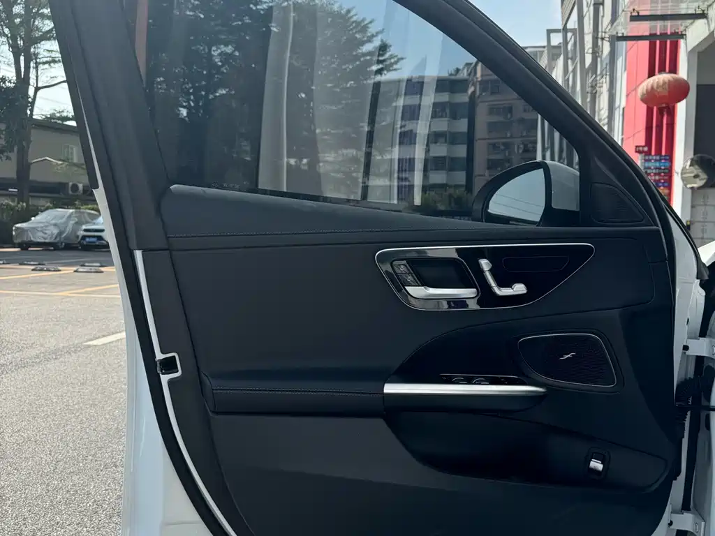 Mercedes-Benz C-Class — миниатюра 12