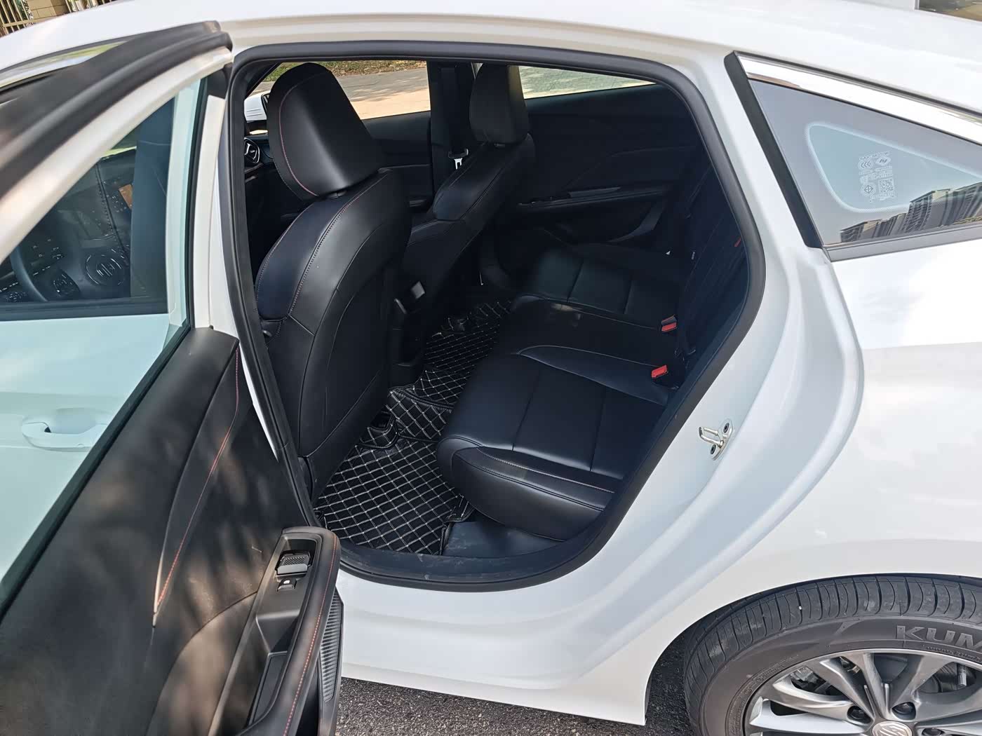 MG MG5 1.5 л 2025 г. Белый, пробег 4200 км