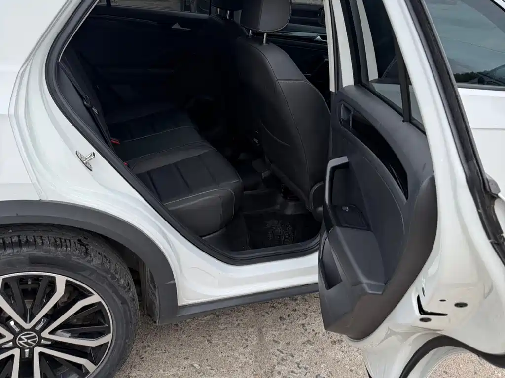 Volkswagen T-Roc — миниатюра 4