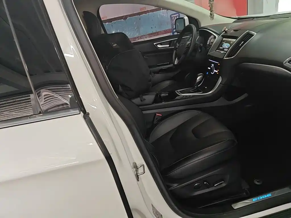 Ford Edge — миниатюра 25