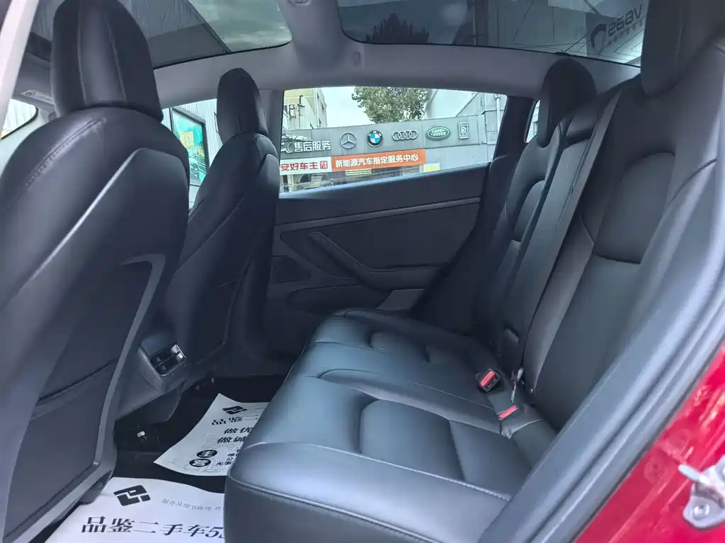 Tesla Model 3 — миниатюра 11
