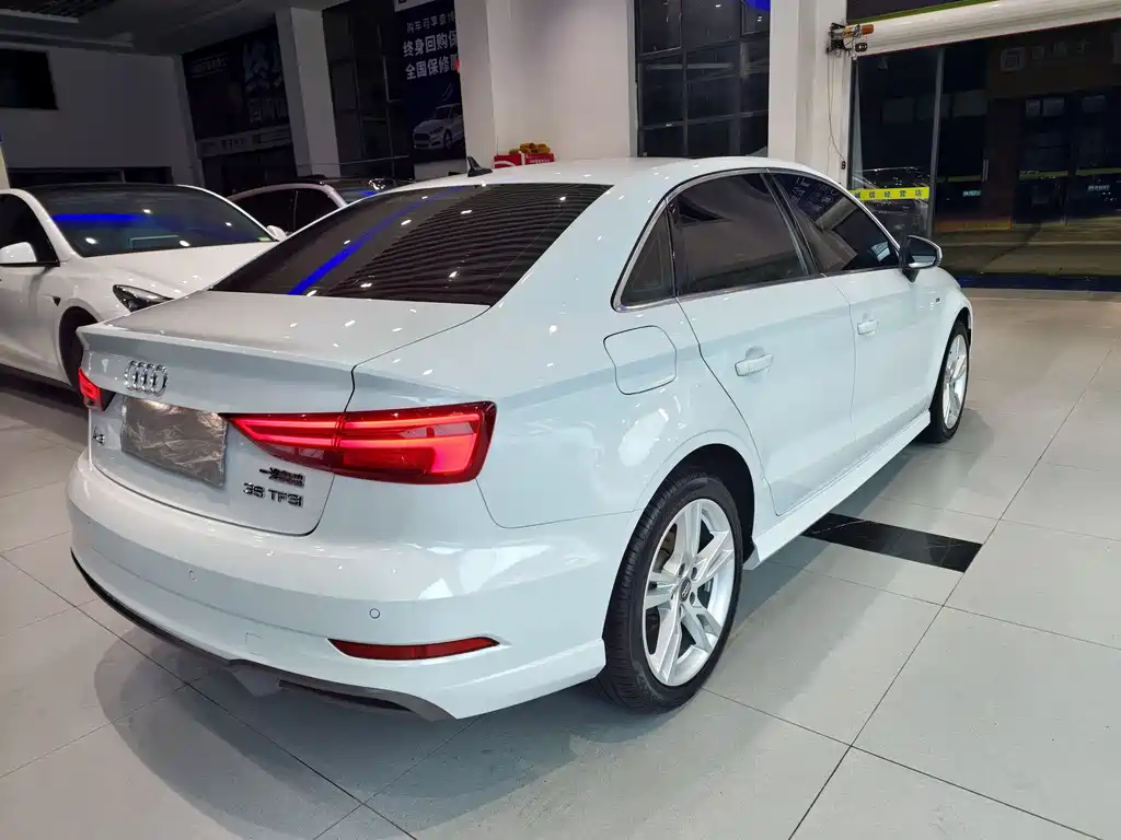 Audi A3 2019 Limousine 35 TFSI Fashion V